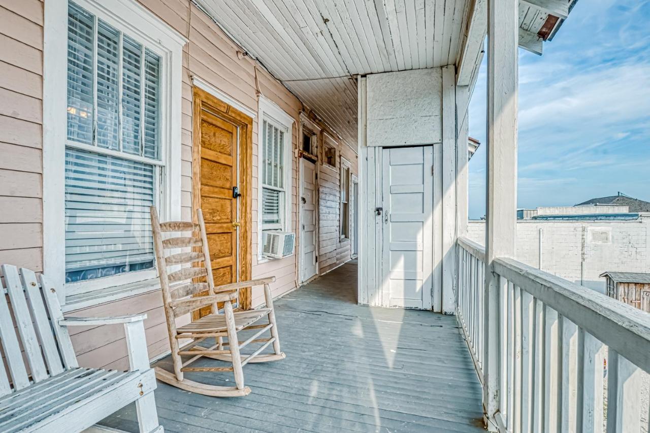 Carbo House Eleven Hotel Tybee Island Exterior photo